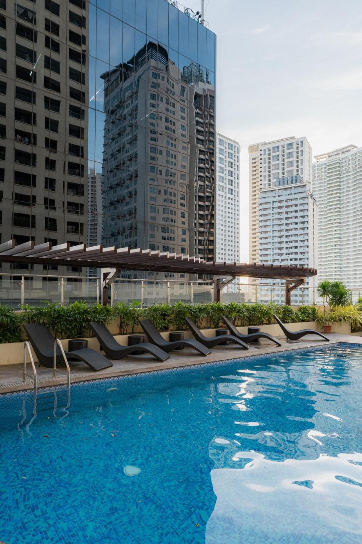 Tranquil Greenbelt Makati - Free Pool Access Apartment Manila